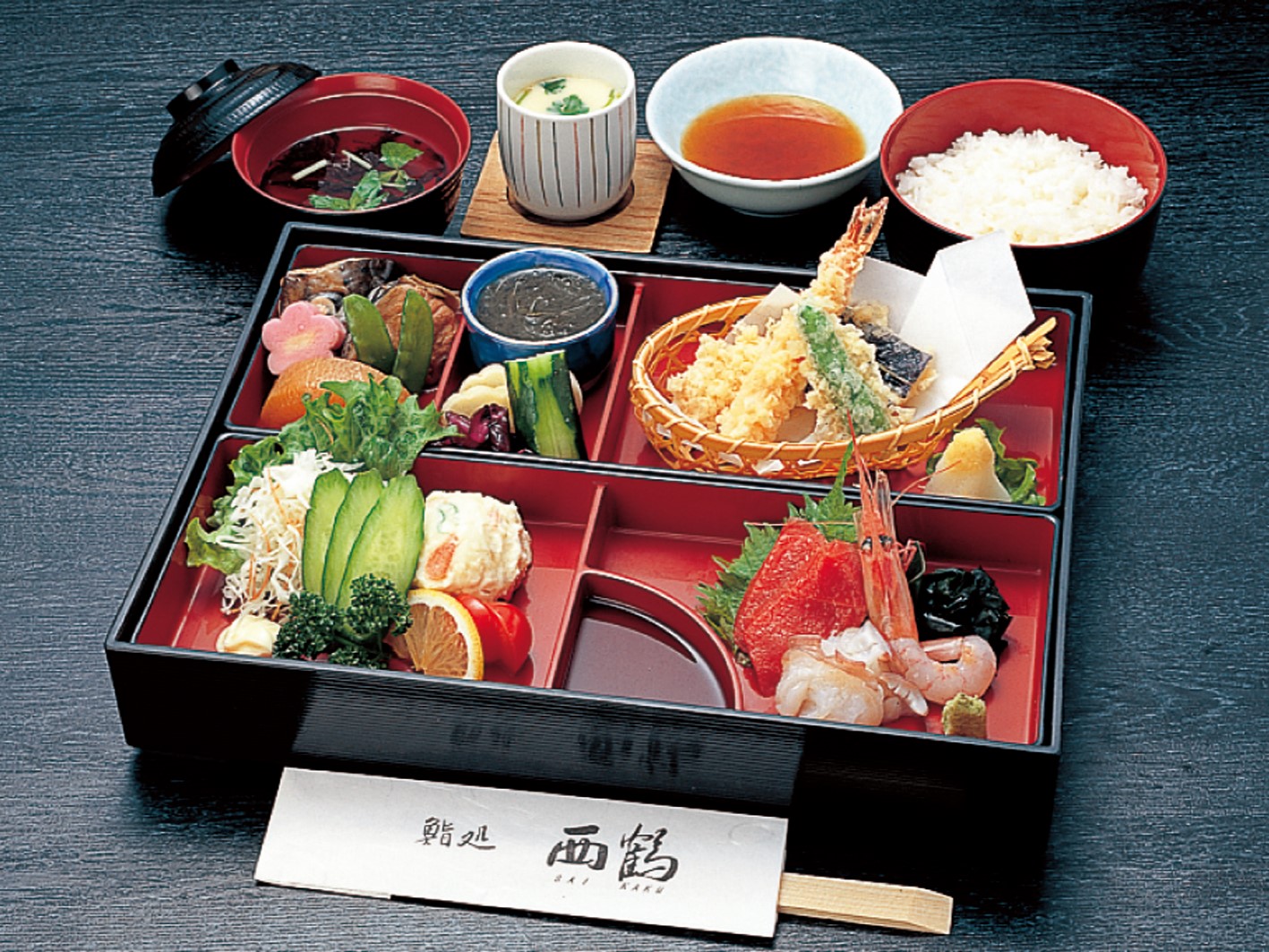 彩り華やかな自慢の逸品
【西鶴弁当】