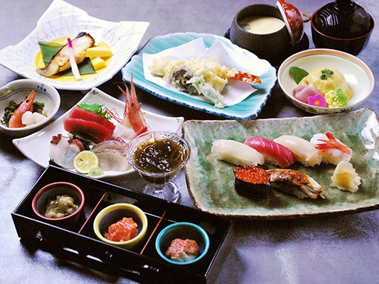 札幌の新鮮な味覚を堪能!鮨処 西鶴 狸小路店で楽しむ寿司コース